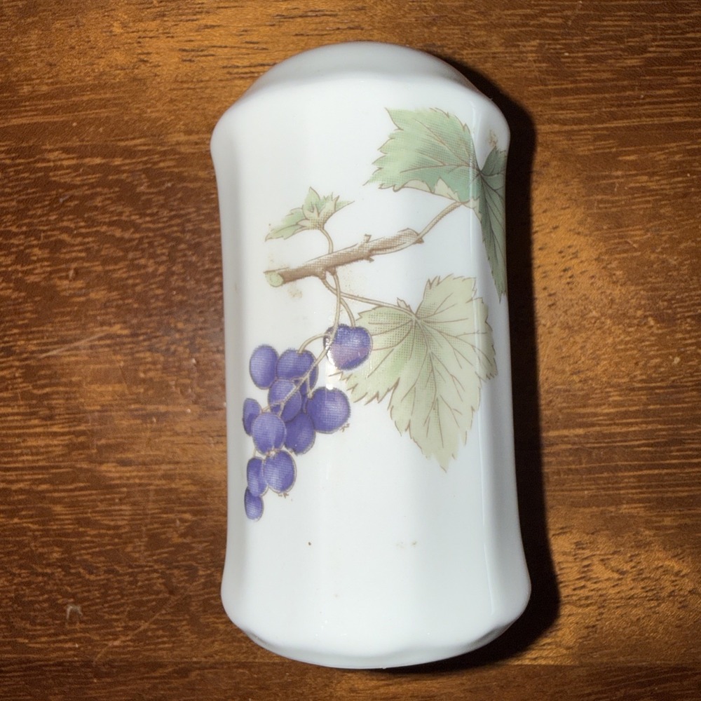 Mikasa China Belle Terre Pepper Shaker‎ 5 Hole Grape Leaf replacement
